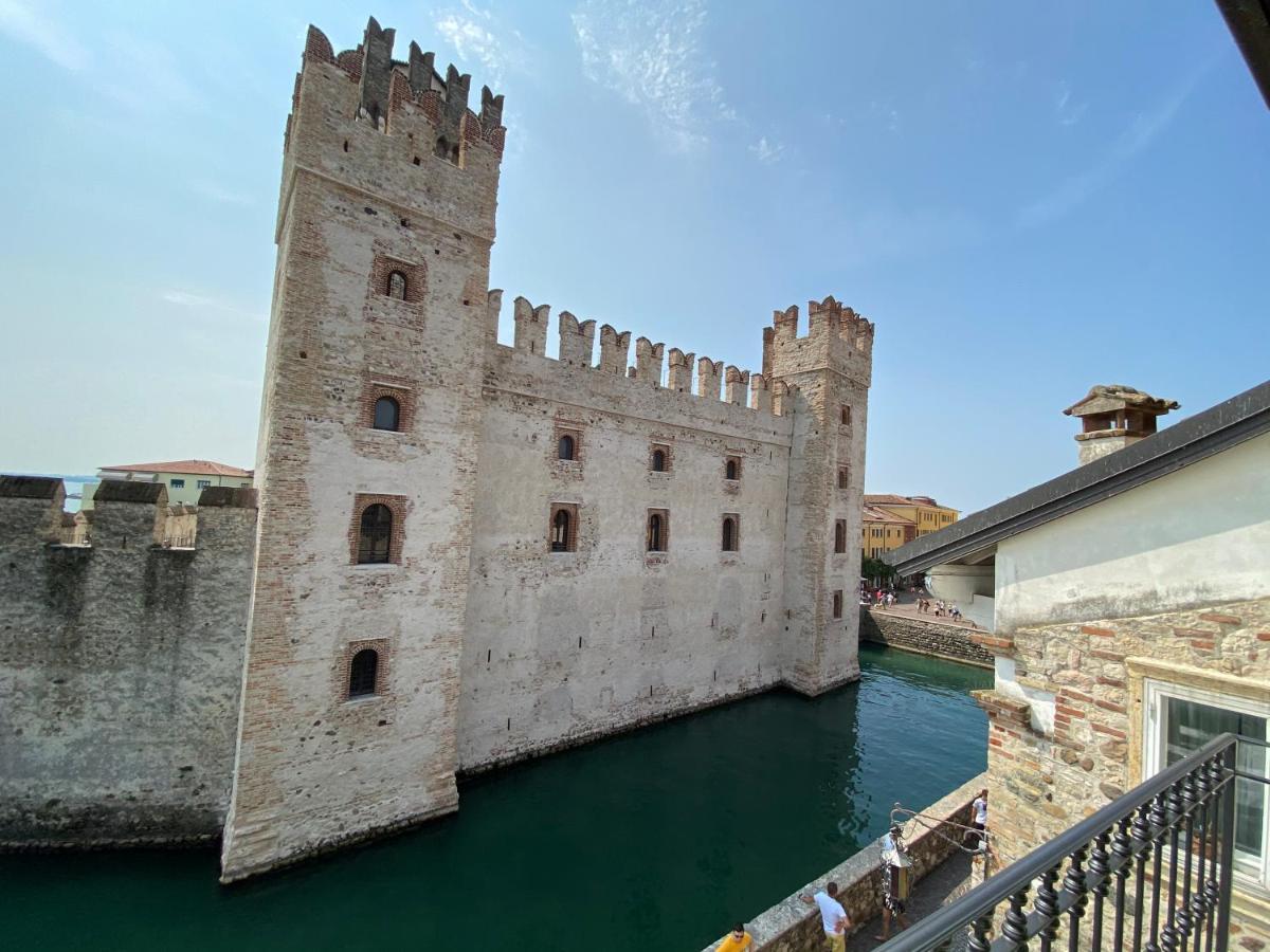 シルミオーネCastello Mavinoアパートメント エクステリア 写真