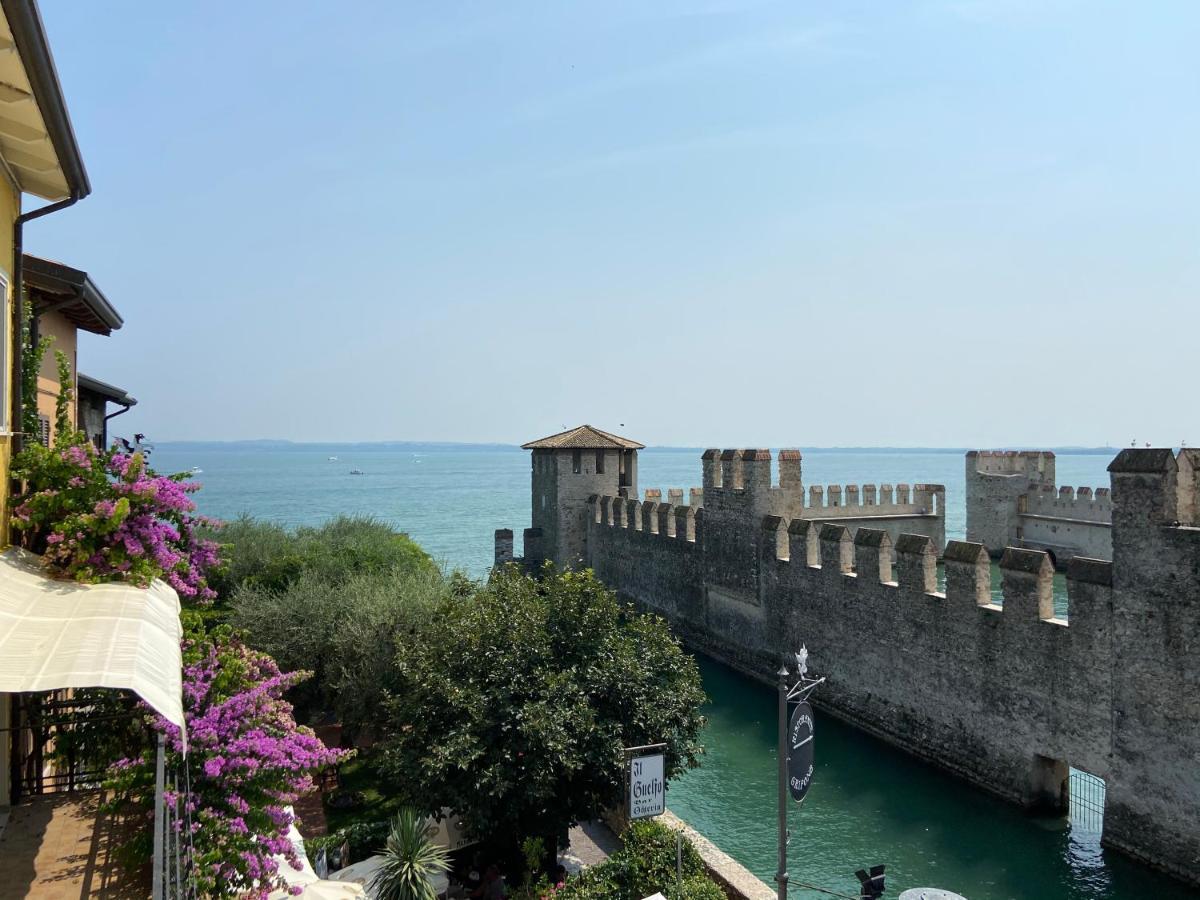 シルミオーネCastello Mavinoアパートメント エクステリア 写真