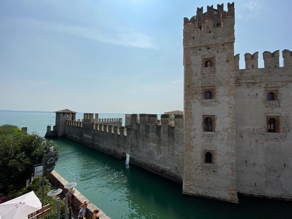 シルミオーネCastello Mavinoアパートメント エクステリア 写真