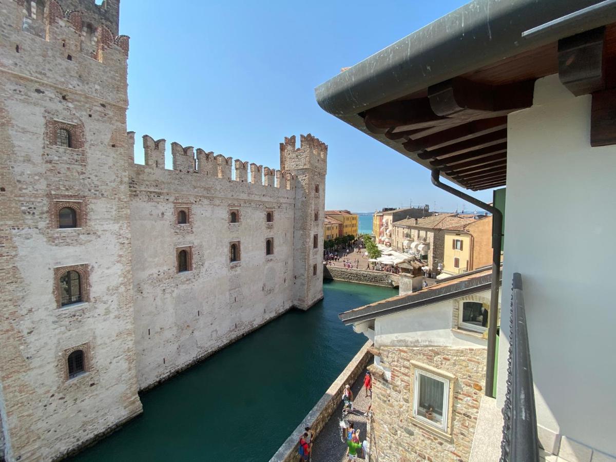 シルミオーネCastello Mavinoアパートメント エクステリア 写真